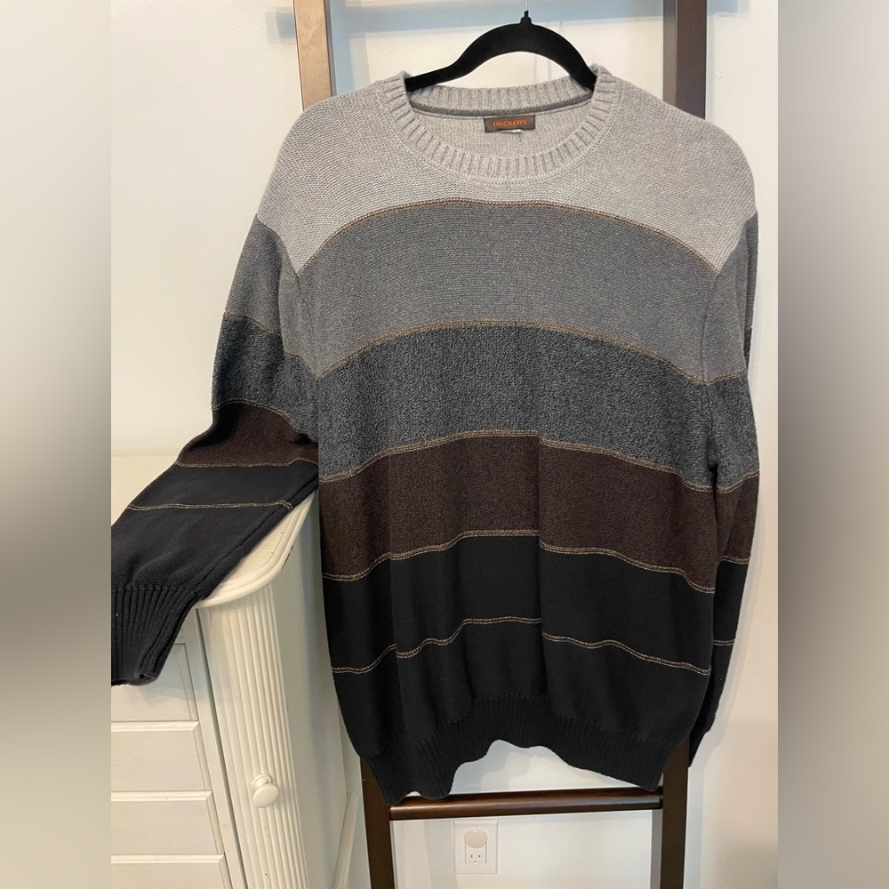 Men’s XL dockers sweater. VGUC. Well made. Good brand. Flattering cut. Stripes